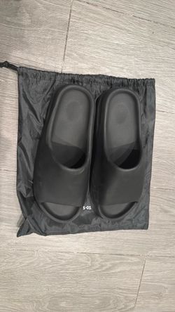 Yeezy slides size 13 men’s
