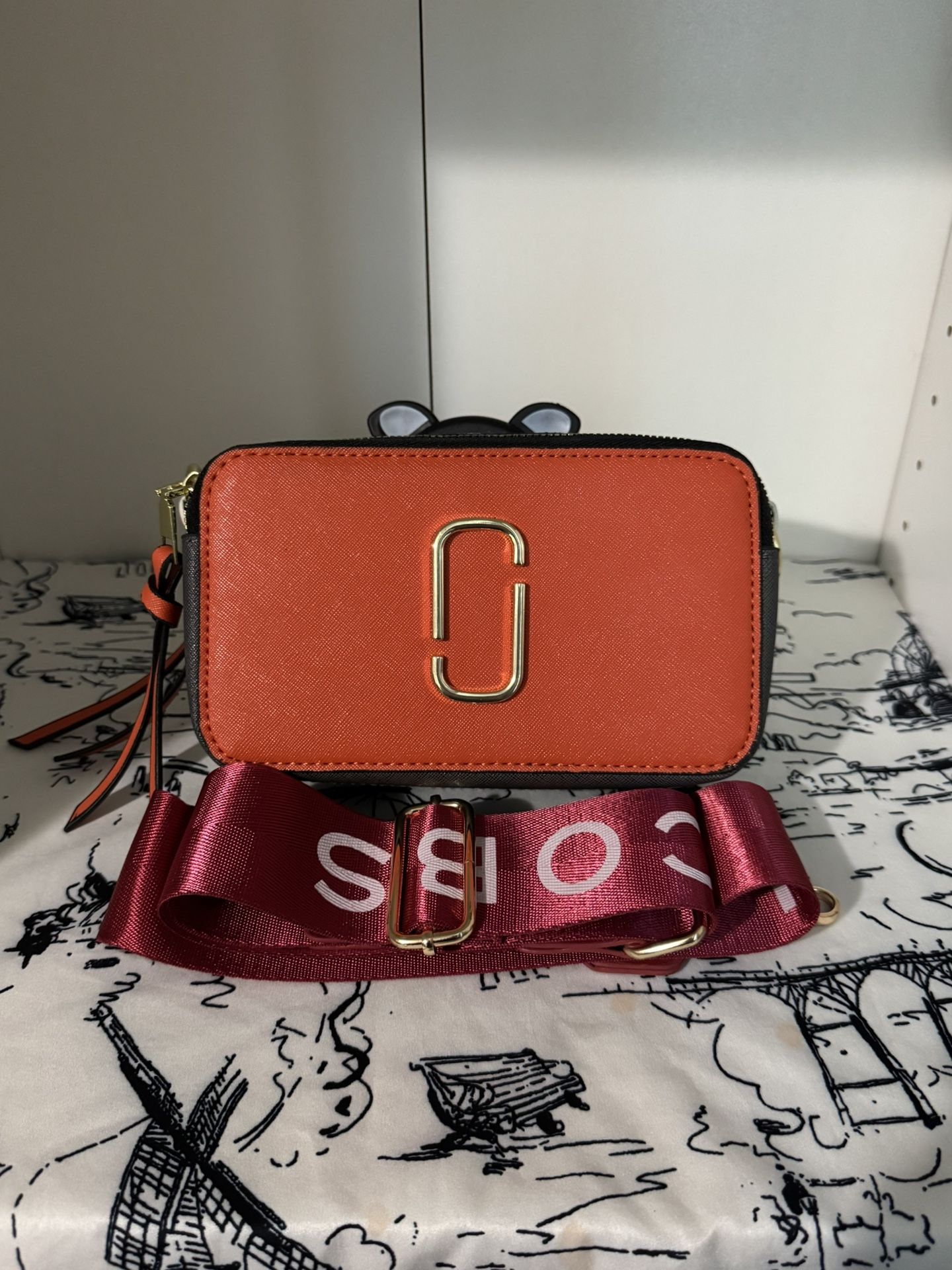 Marc Jacobs Orange snapshot Bag 7.5” 2.5” 4.5”