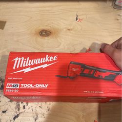 milwaukee M18 cordless multi tool 