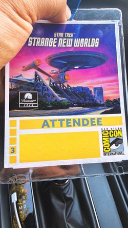 COMIC CON BADGE  (SATURDAY) (SÁBADO)