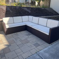 🌴🤩 Beautiful Patio Furniture Sectional And Table In Like New Conditions 🌴🤩