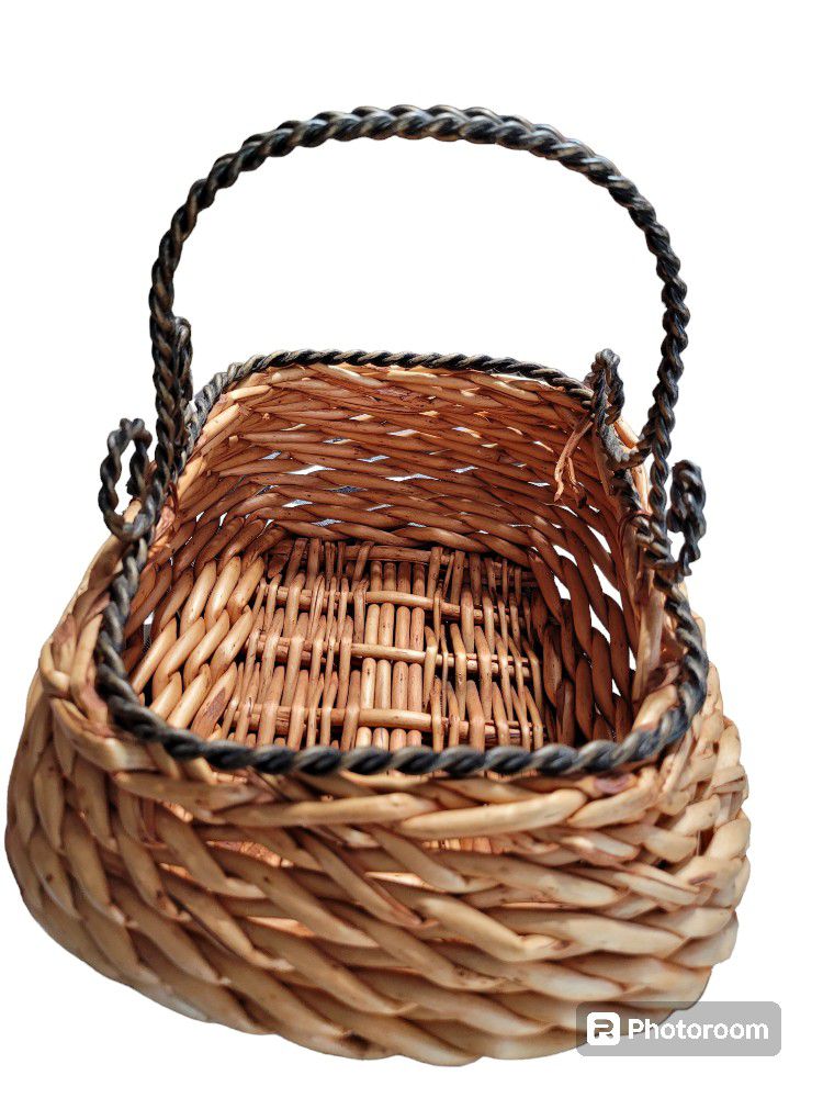 Basket With Wire Handle