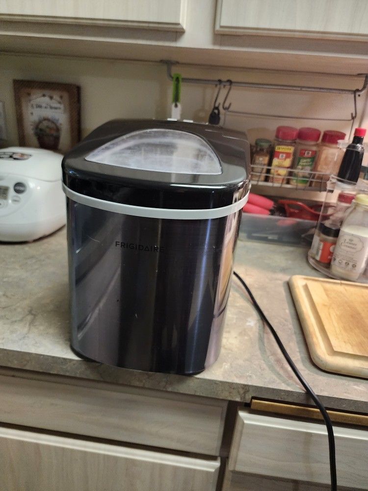 Frigidaire Ice Maker