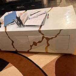 Coffee Table with rug