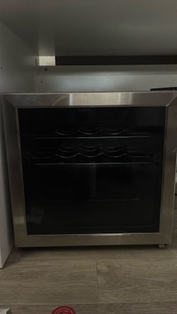 Small fridge for Sodas or wine