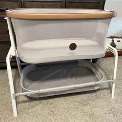 Maxi-Cosi Iora Bedside Bassinet in Horizon Sand for Sale in San Diego, CA -  OfferUp