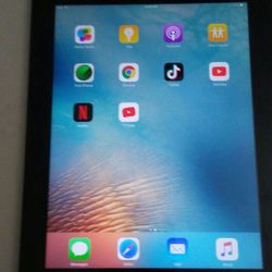 Apple Ipad 2 9" Apple Tablet. No ICloud Working Great