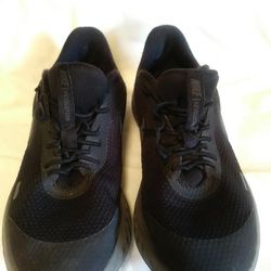 Nike Boys Revolution 5 BQ5671-001 Black Running Shoes Lace Up Low Top Size 6.5 Y
