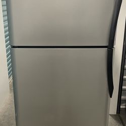 Frigidaire Refrigerator 