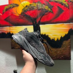 Yeezy 700 Vanta  Size 11 