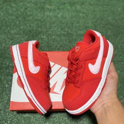Nike Dunk Low Valentines Day 