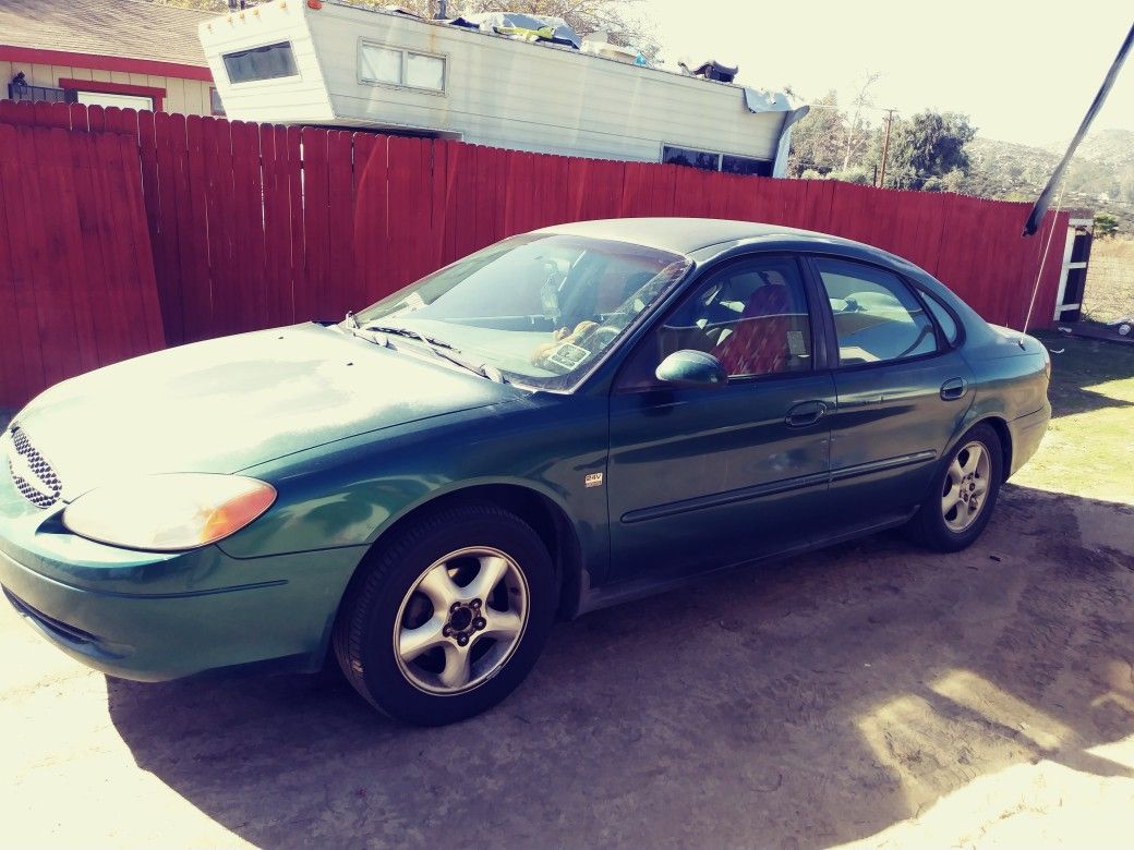 2000 Ford Taurus