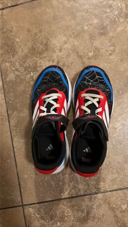Boys tennis marvel  size 3