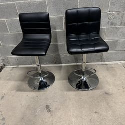 Black Adjustable Bar Stools (Set of 2) – Modern / Swivel / Like New 90$ Cash 