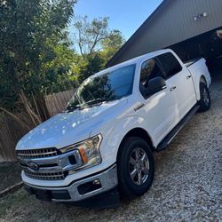 2020 Ford F150 SuperCrew Cab · XLT Pickup 4D 5 1/2 ft