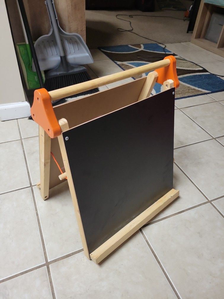 Art Easel ½ Whiteboard ½ Blackboard