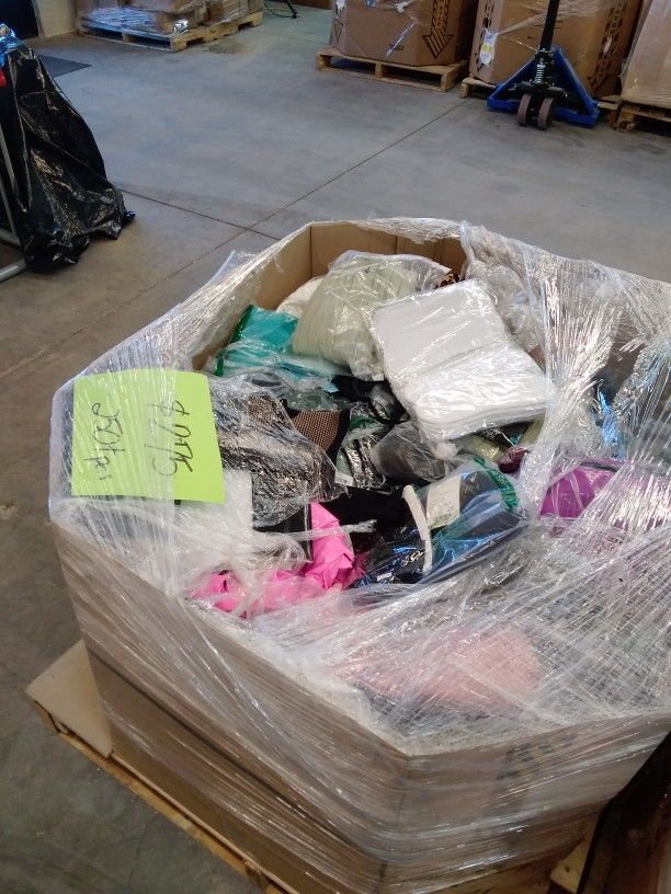 Pallets De ROPA MAS DE 250PIEZAS A SOLO $275.00