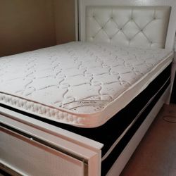 NEW QUEEN PILLOW TOP MATTRESS WITH BOX SPRING
