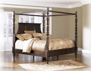 Cal King Ashley’s Furniture Keytown Canopy Bed Set