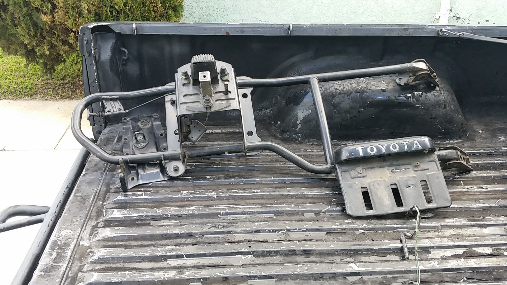 2nd Gen 4Runner tire carrier OEM