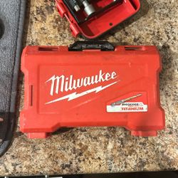 CONSTRUCTION TOOLS/TOOLBOXES AND SCREWS 