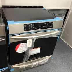 New Scratch and Dent Frigidaire Gallery 5 Burner Glass Top Stainless Steel Slide In Air Fryer Range. 1 year Warranty 