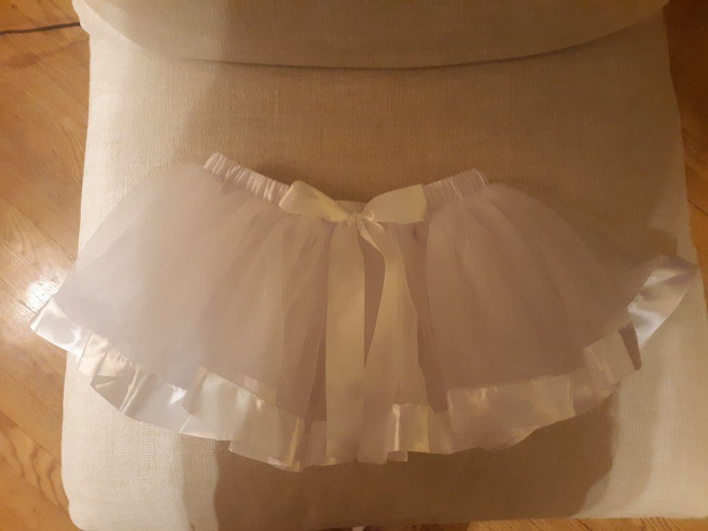 Spirit Halloween TuTu/Skirt! White w/ Satin Trim & Bow.  Adult S/M. 