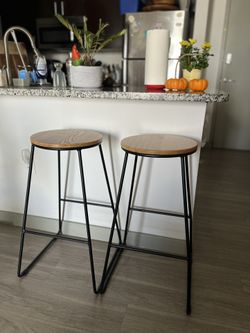 Set of 2 Modern Bar Stools – Wood Seat & Metal Frame