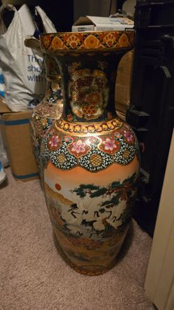 Chinese vases (pair)