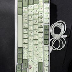 CUSTOM GMMK PRO w/ Matcha Keycaps