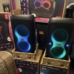 JBL >< Partybox 120 >< Portable Bluetooth Party Speaker, Wireless Mic, LED Light Show, JBL Pro Sound