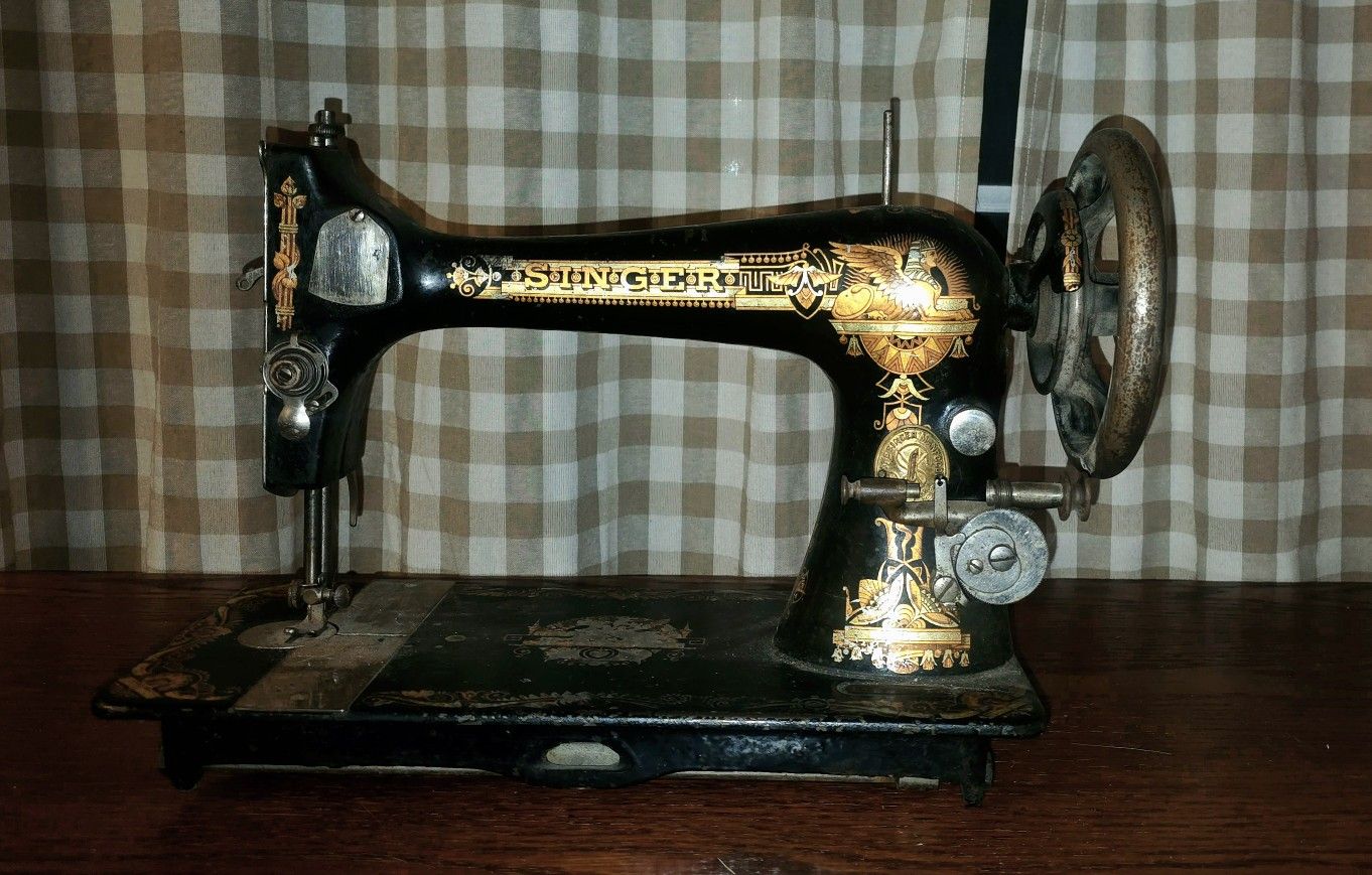 1901 Antique Singer Sewing Machine