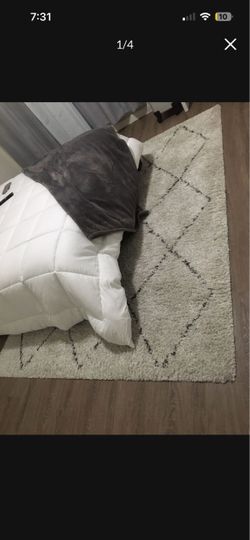 5X7” Tibet rug cream/dark grey design color
