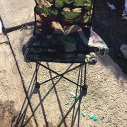 A OUTDOOR CANVAS CAMPING CHAIR WITH CANVAS STORAGE BAG LIKE NEW $20.00