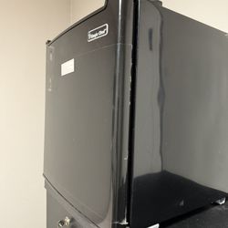 Magic Chef mini fridge