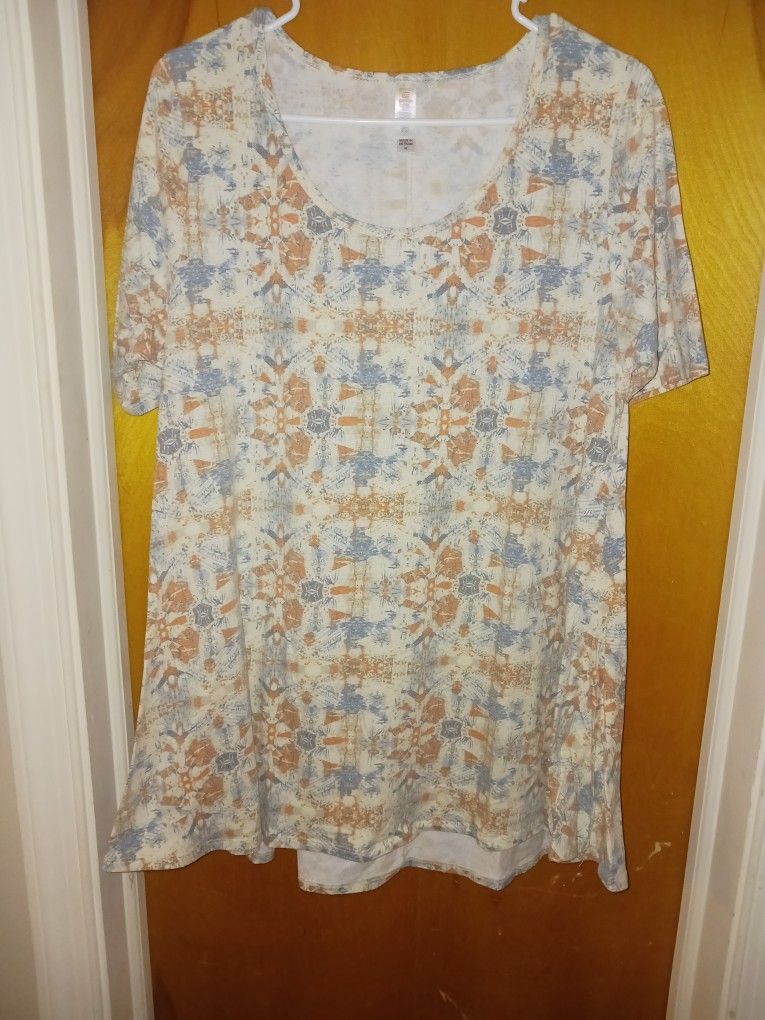 Nice Ladies Size Medium Lularoe Top