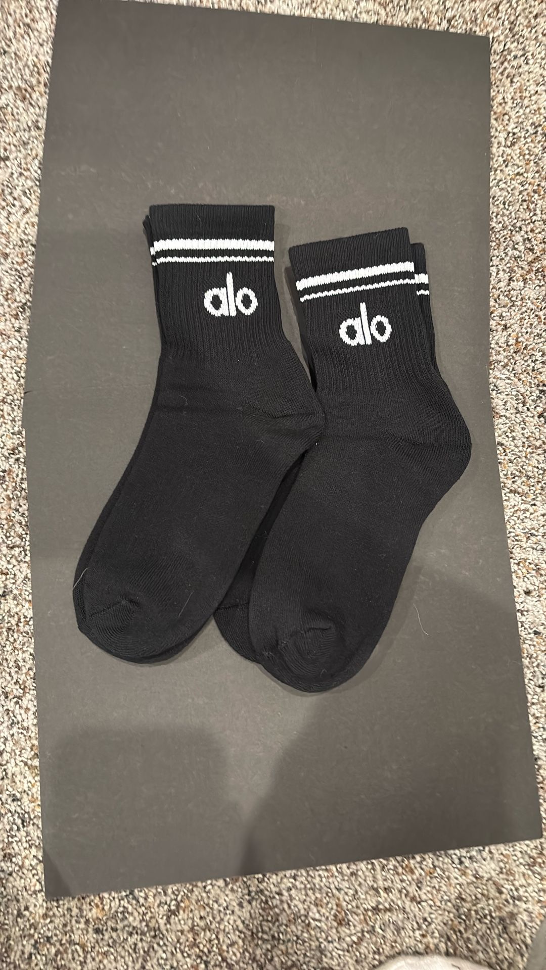 2 Pack Black Alo Yoga Unisex Throwback Socks