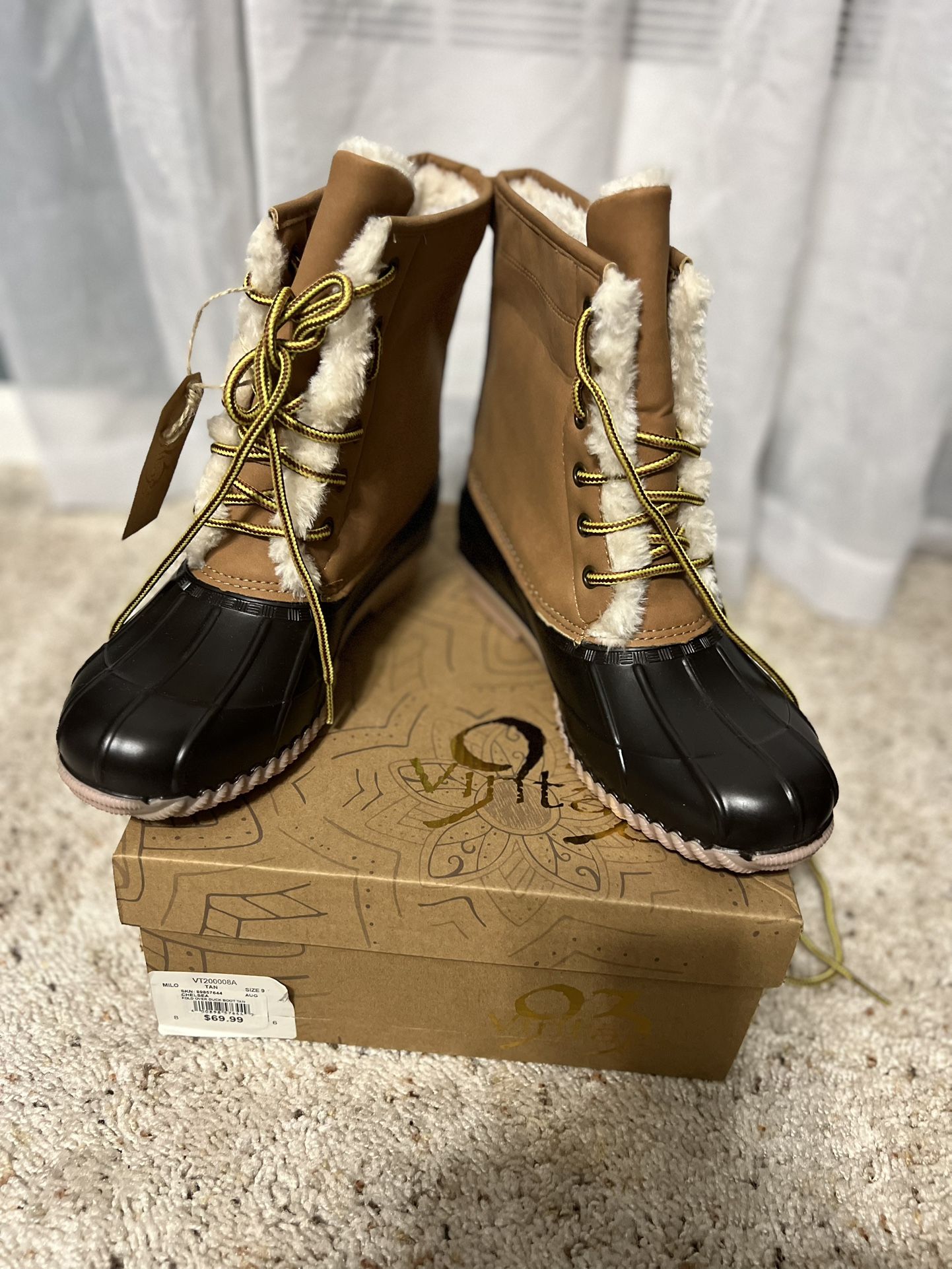 Duck Boots Size 9 *NEW*