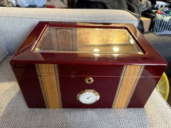 Mahogany Glass window humidor