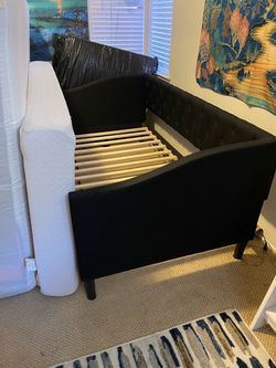 Day bed with memory foam mattress