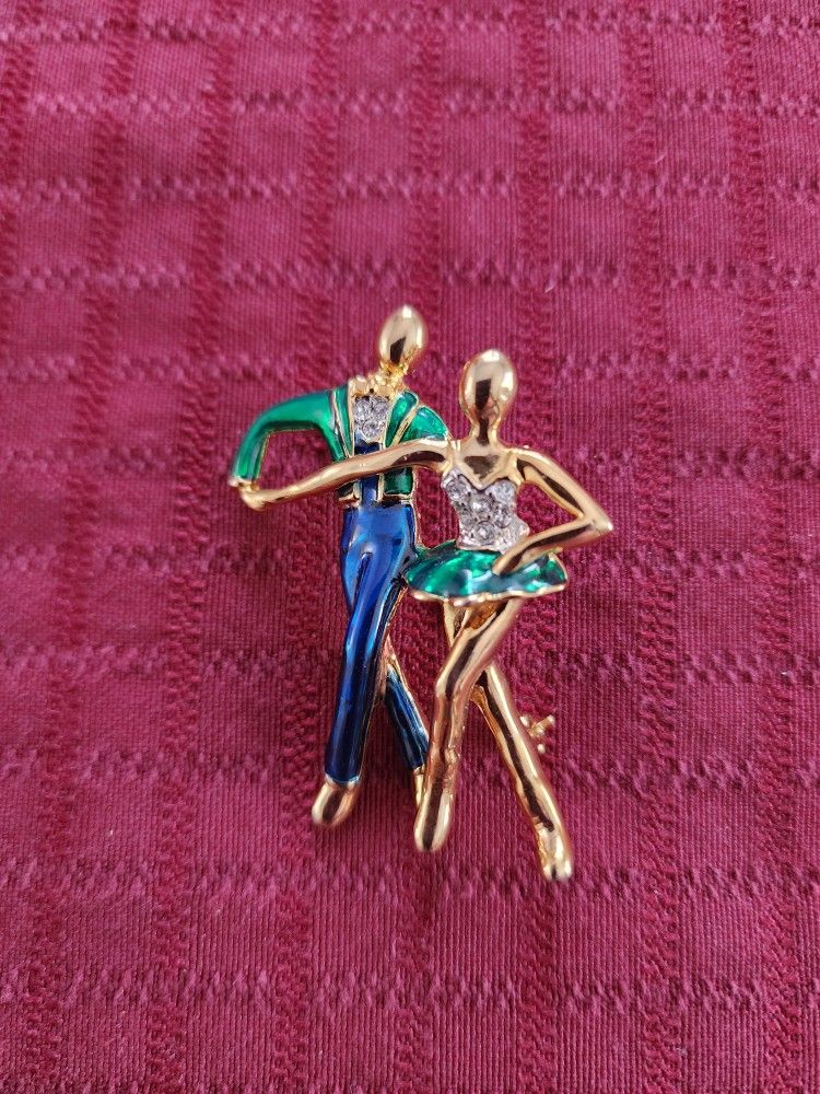SKATERS BROOCH/PIN