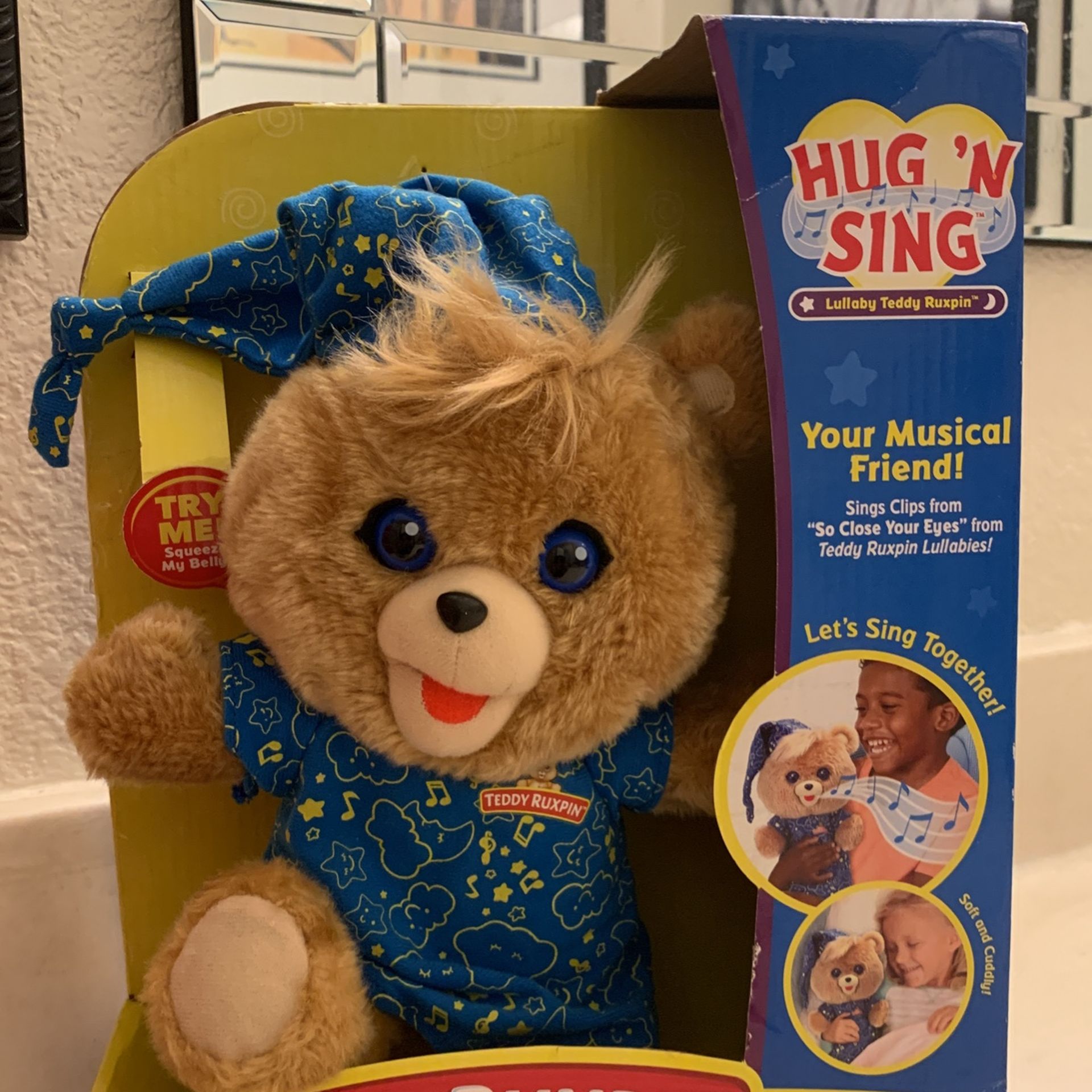 TEDDY RUXPIN HUGH  'N SING PLUSH