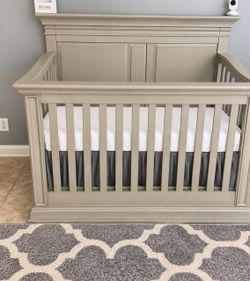 Baby Cache Crib- Ash Grey with all conversion pieces