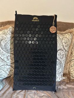 Authentic Shakti Mat Level 1 Acupressure Mat (Classic Black) Great Condition