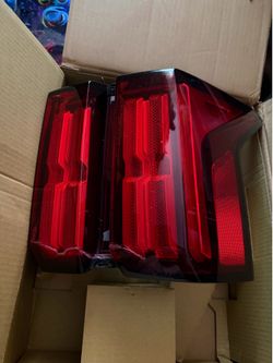 Kia Sorento 2021-2023 right-passenger tail light - USED