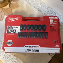 Milwaukee 1/2 SAE Impact Socket Set 19 Pieces 