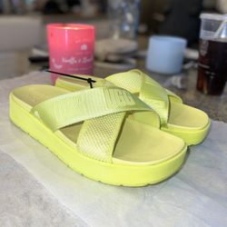 New Ugg Sandals Size 9 1/2