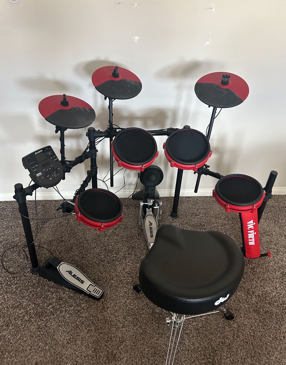 Alesis Nitro Mesh Kit Electric Drum Set and 5000 Series Tractor Top Throne