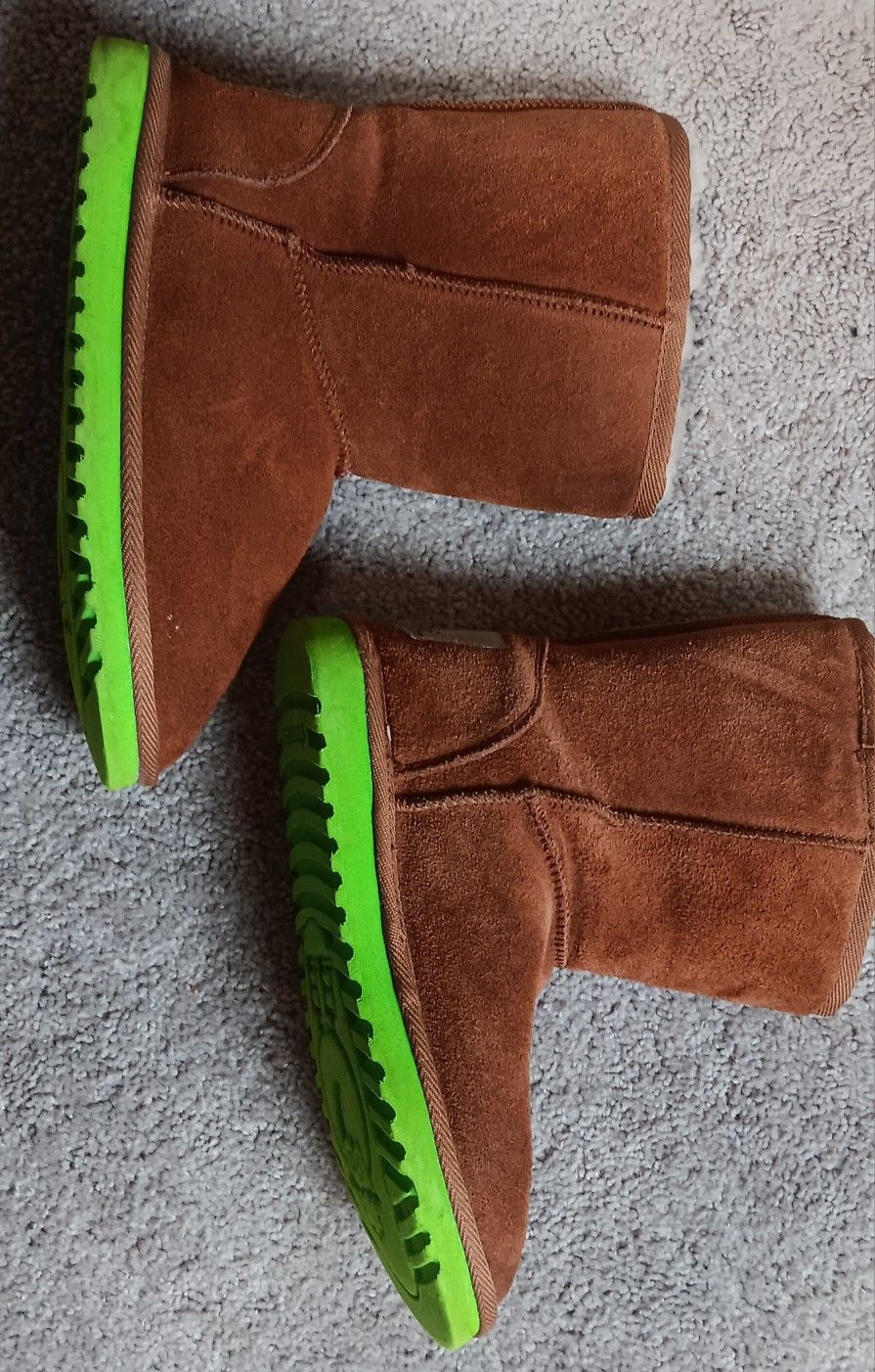 SHEEP FEET BOOTS