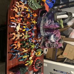 MOTU Lot Castle W/Instruction25 Figures Panther And Tiger 3 Vehicles And Weapons